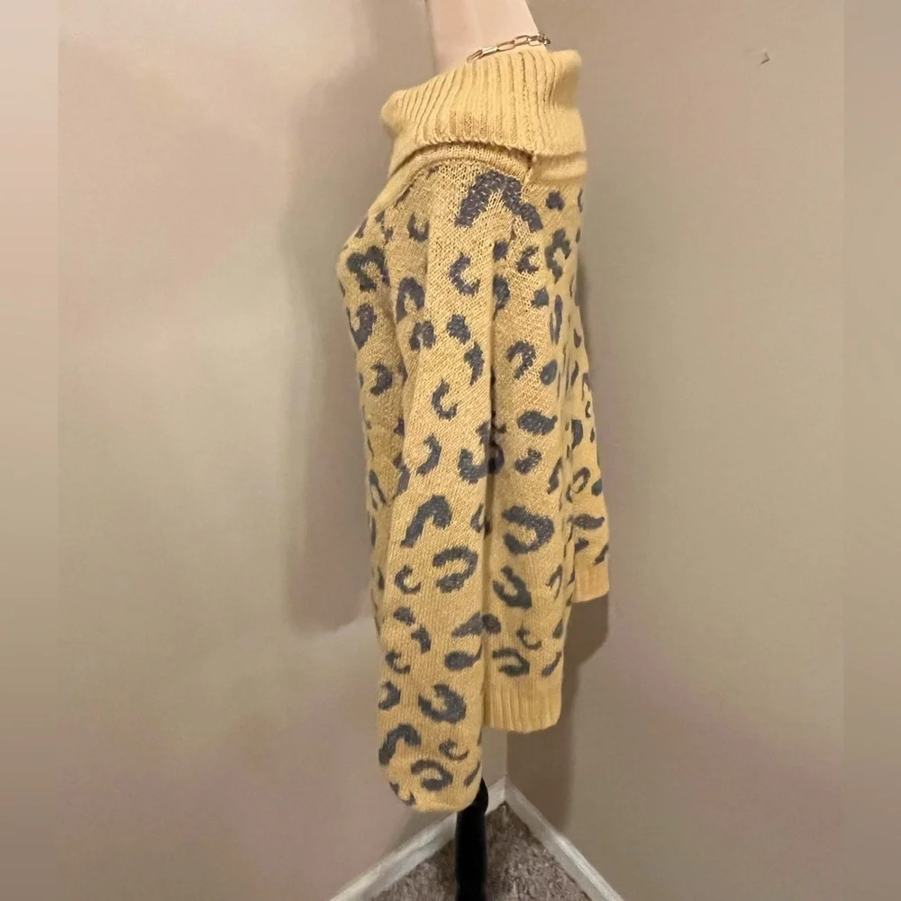 Easel Shawl Neck Sweater Gold Size
S Off the Shoulder Leopard Print
Cozy, medium - Picture 4 of 9